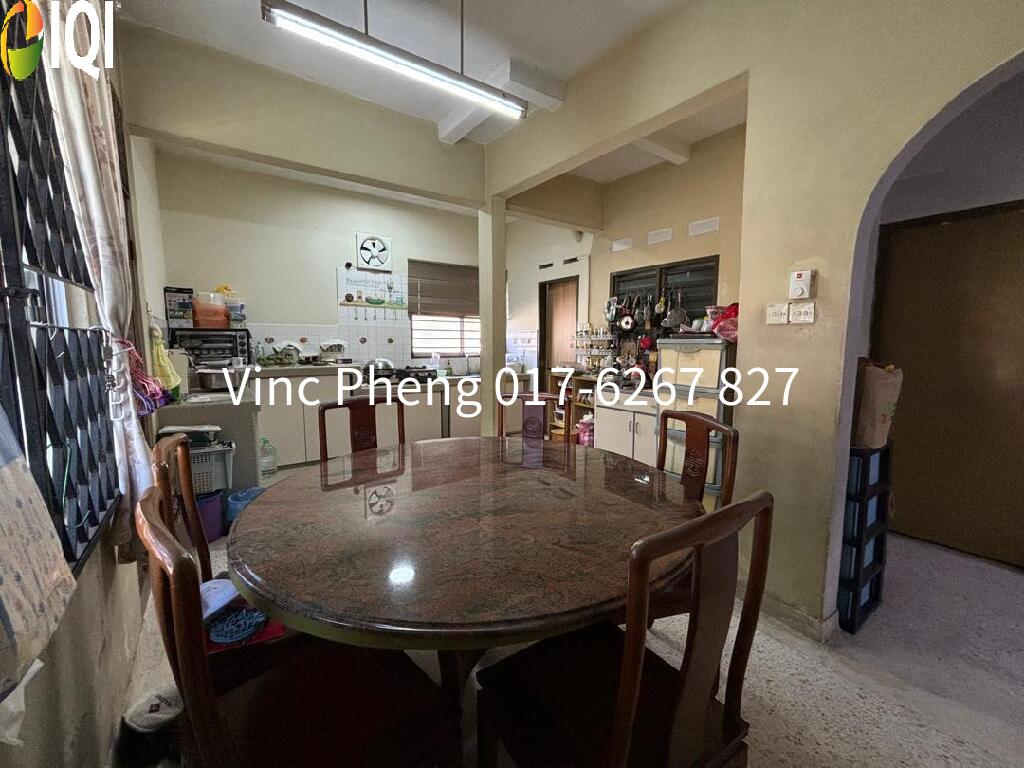 Rare SPACIOUS CORNER LOT! FREEHOLD 5R Double Storey @ Kampung Lapan image
