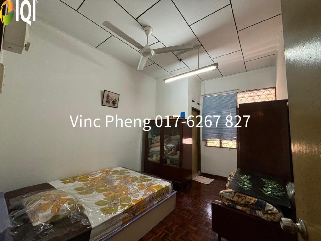 Rare SPACIOUS CORNER LOT! FREEHOLD 5R Double Storey @ Kampung Lapan image