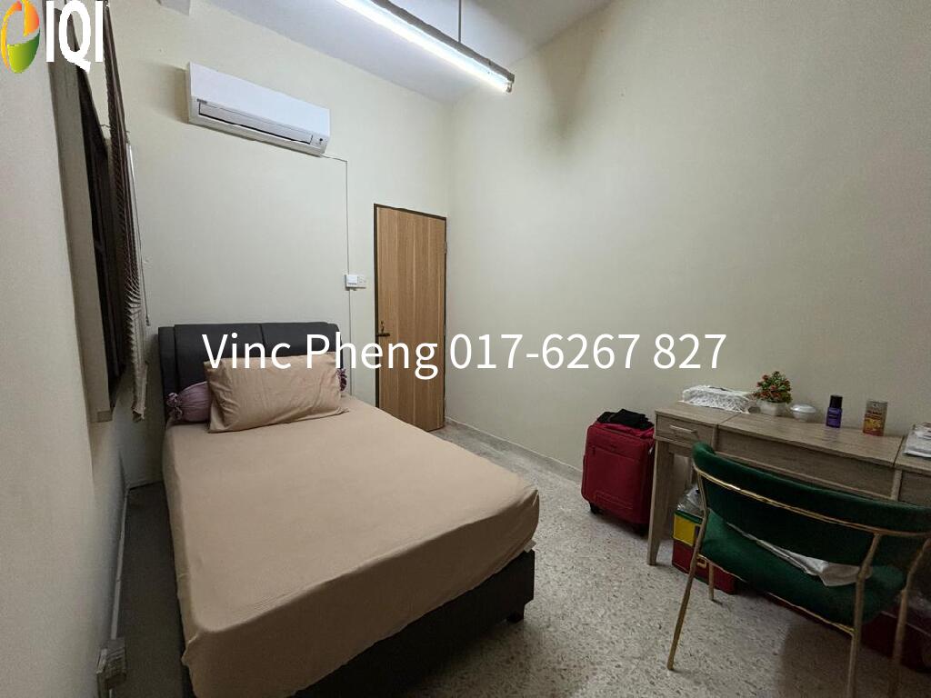 Rare SPACIOUS CORNER LOT! FREEHOLD 5R Double Storey @ Kampung Lapan image