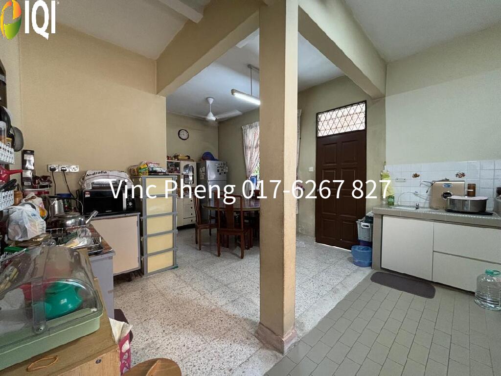 Rare SPACIOUS CORNER LOT! FREEHOLD 5R Double Storey @ Kampung Lapan image
