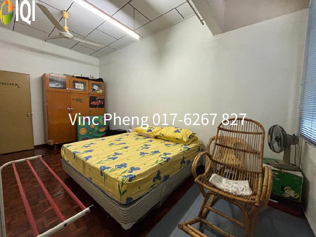 Rare SPACIOUS CORNER LOT! FREEHOLD 5R Double Storey @ Kampung Lapan image