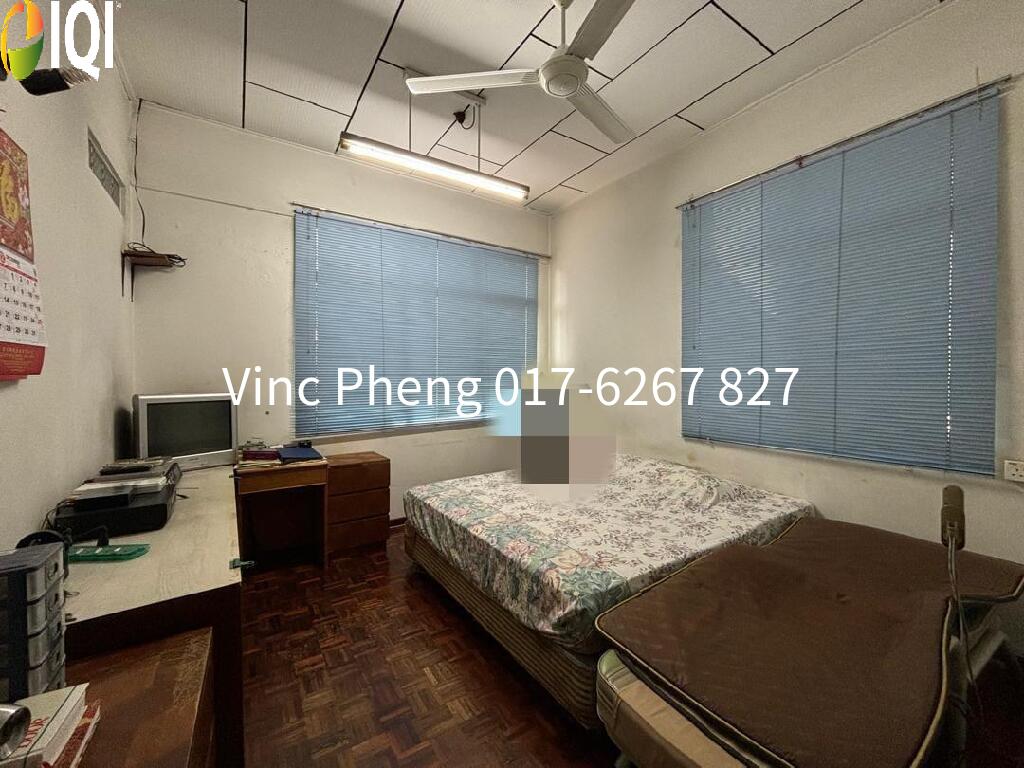 Rare SPACIOUS CORNER LOT! FREEHOLD 5R Double Storey @ Kampung Lapan image