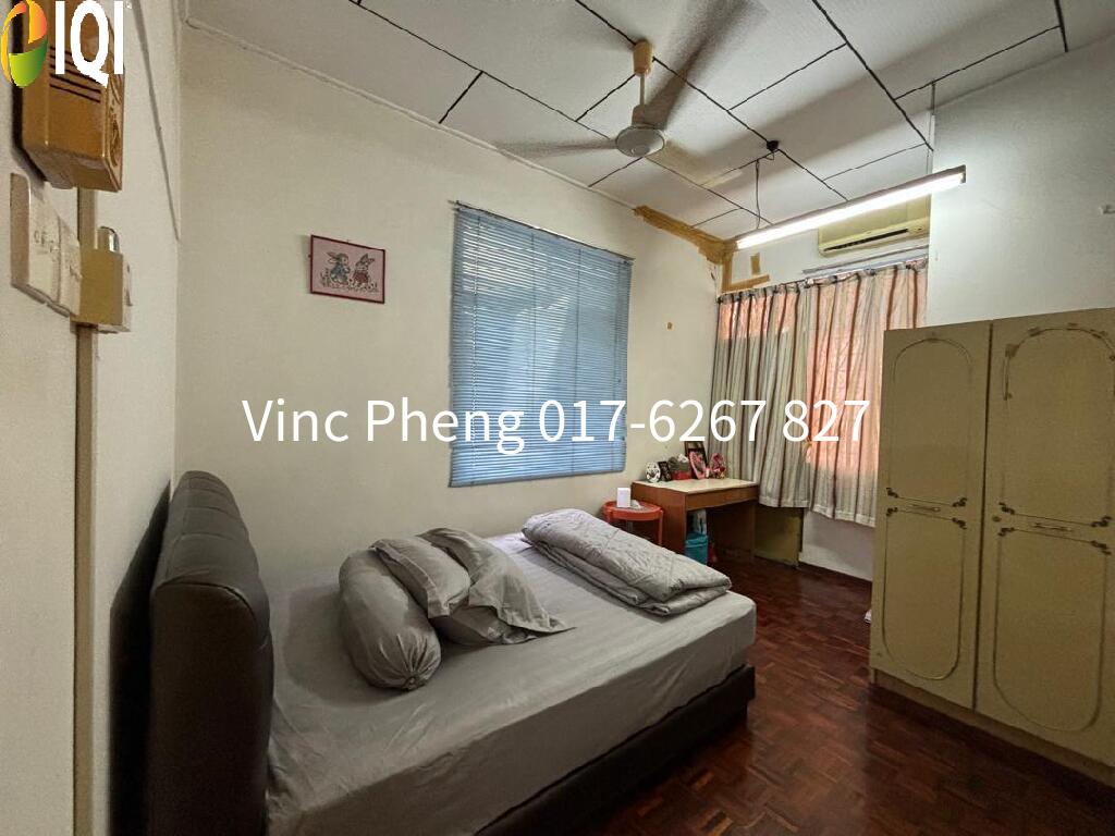 Rare SPACIOUS CORNER LOT! FREEHOLD 5R Double Storey @ Kampung Lapan image