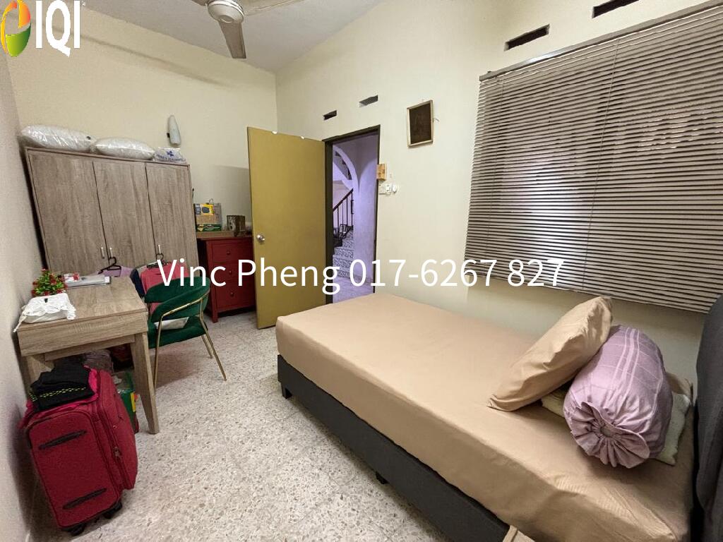 Rare SPACIOUS CORNER LOT! FREEHOLD 5R Double Storey @ Kampung Lapan image