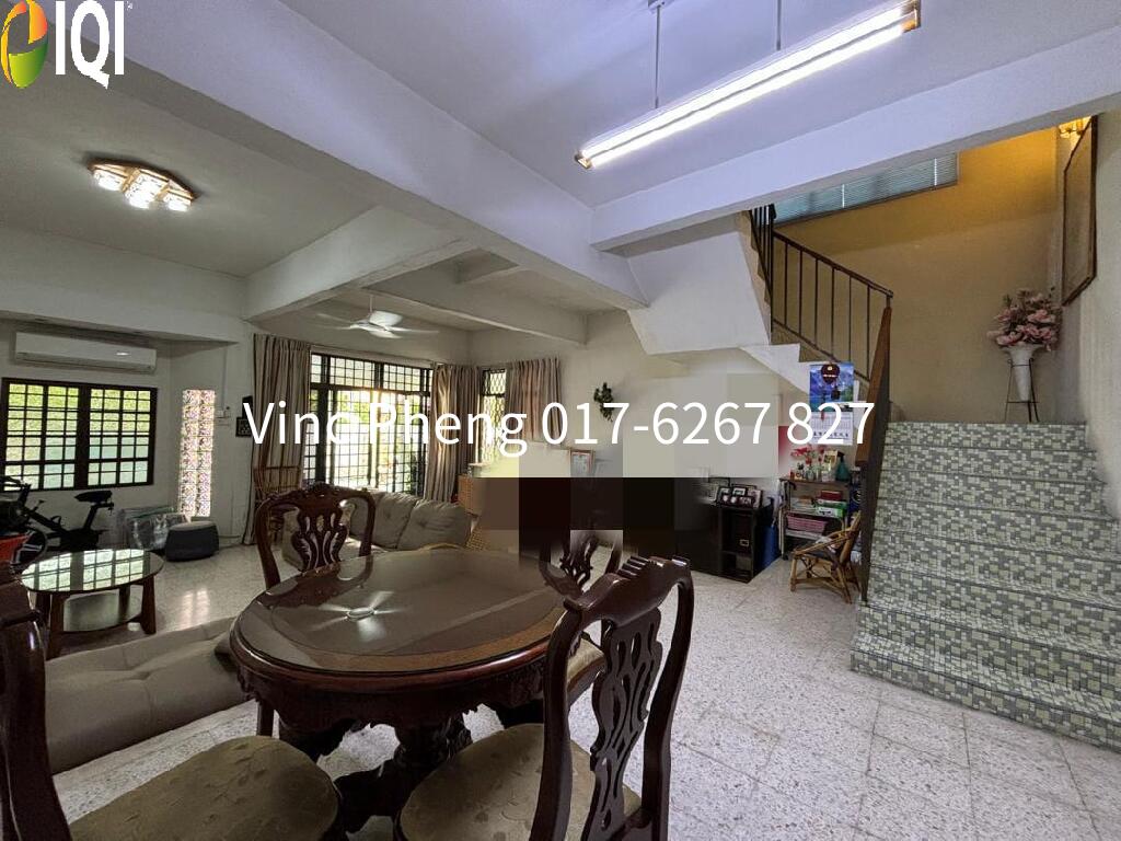 Rare SPACIOUS CORNER LOT! FREEHOLD 5R Double Storey @ Kampung Lapan image