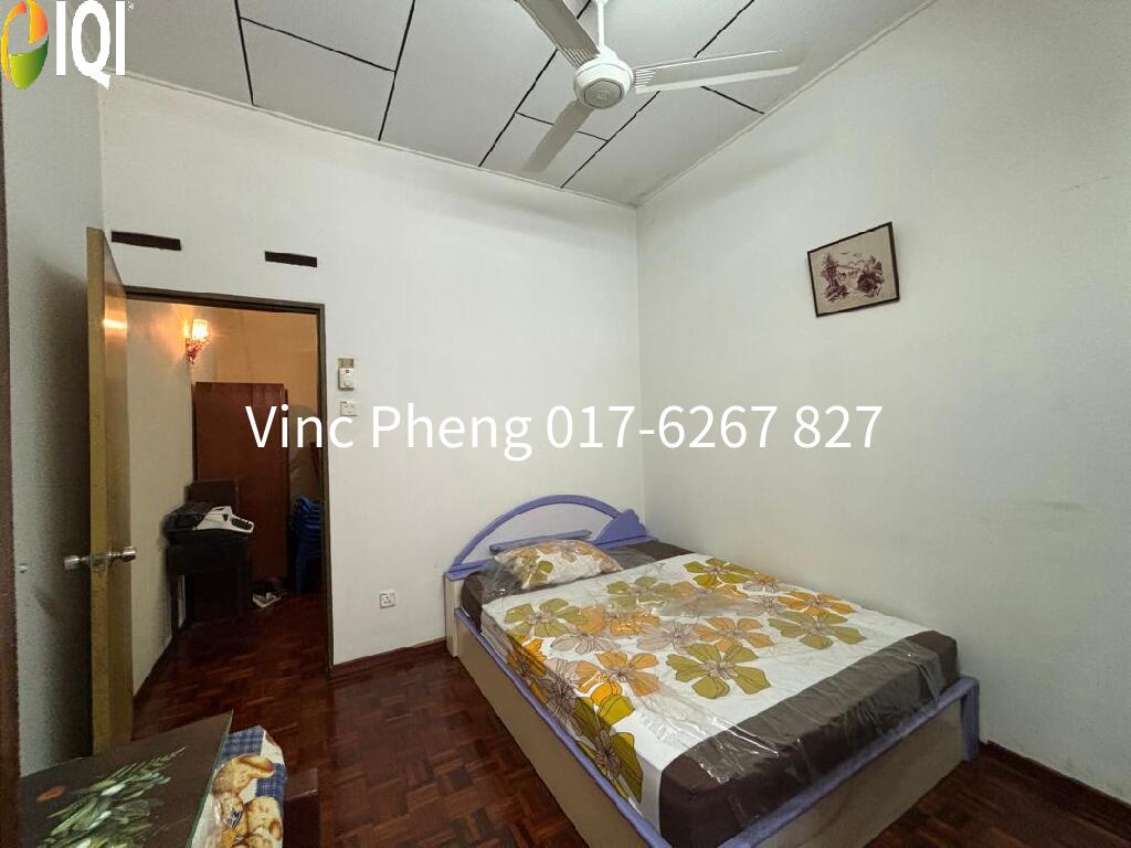 Rare SPACIOUS CORNER LOT! FREEHOLD 5R Double Storey @ Kampung Lapan image