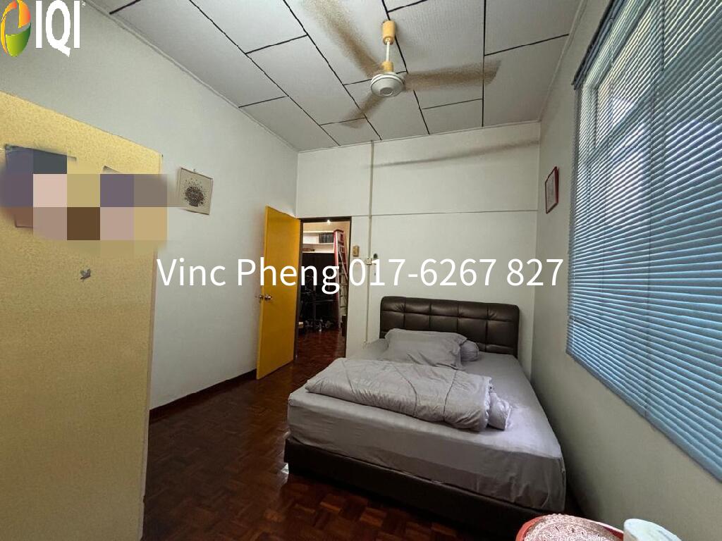 Rare SPACIOUS CORNER LOT! FREEHOLD 5R Double Storey @ Kampung Lapan image