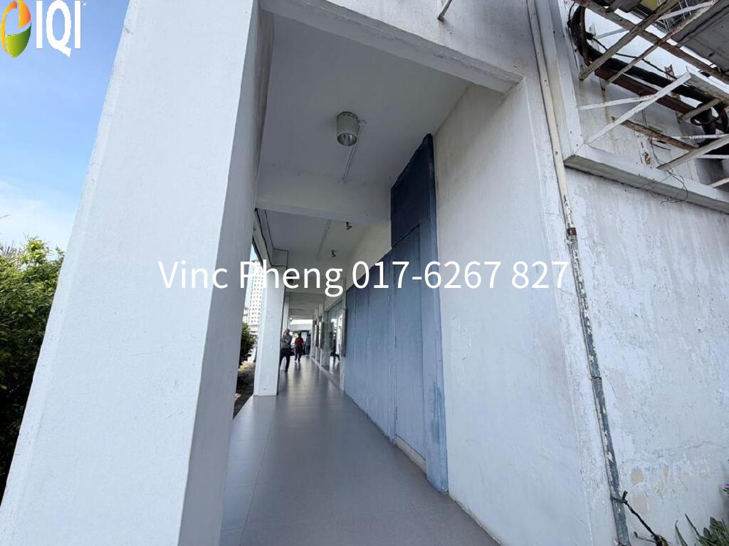 High Traffic Main Road Corner Shoplot 3,078 SqFt @ Melaka Raya image