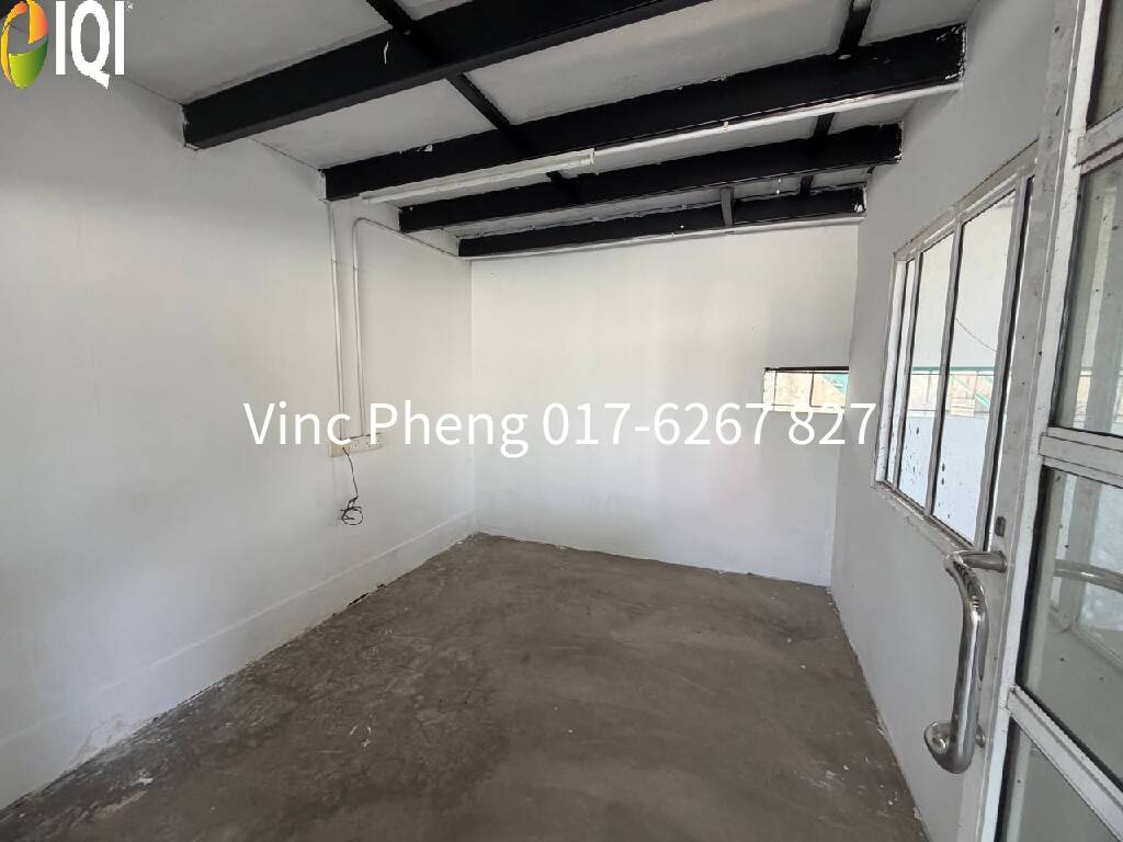 HUGE 14,866 SqFt Open Yard and Warehouse @ Taman Malim Jaya  image