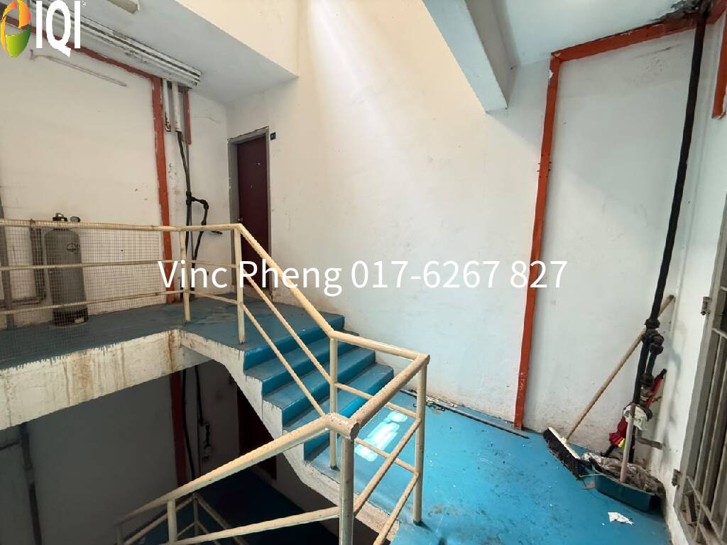 SUPER HOT DEAL! SPACIOUS 818 Sqft Duplex Apartment @ Kota Laksamana   image