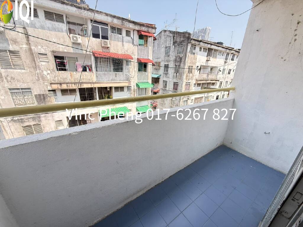 SUPER HOT DEAL! SPACIOUS 818 Sqft Duplex Apartment @ Kota Laksamana   image