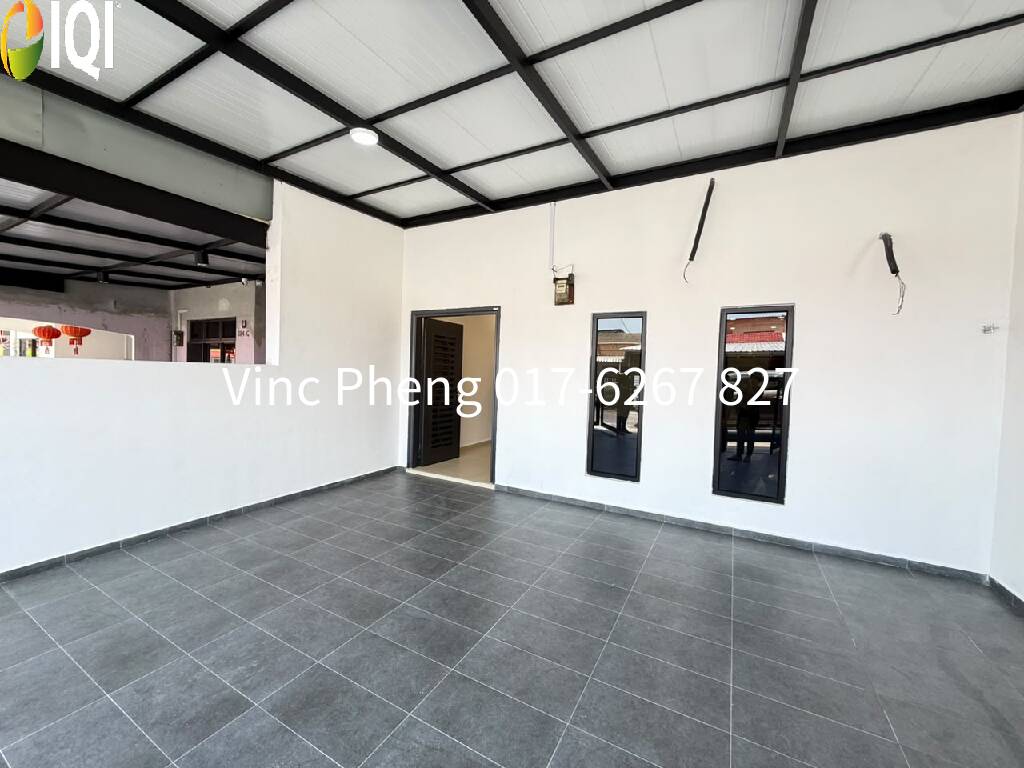 FREEHOLD FULLY RENOVATED & REBUILT Terrace @  Ujong Pasir   image