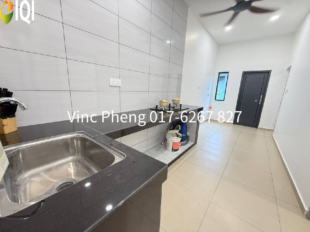 FREEHOLD FULLY RENOVATED & REBUILT Terrace @  Ujong Pasir   image