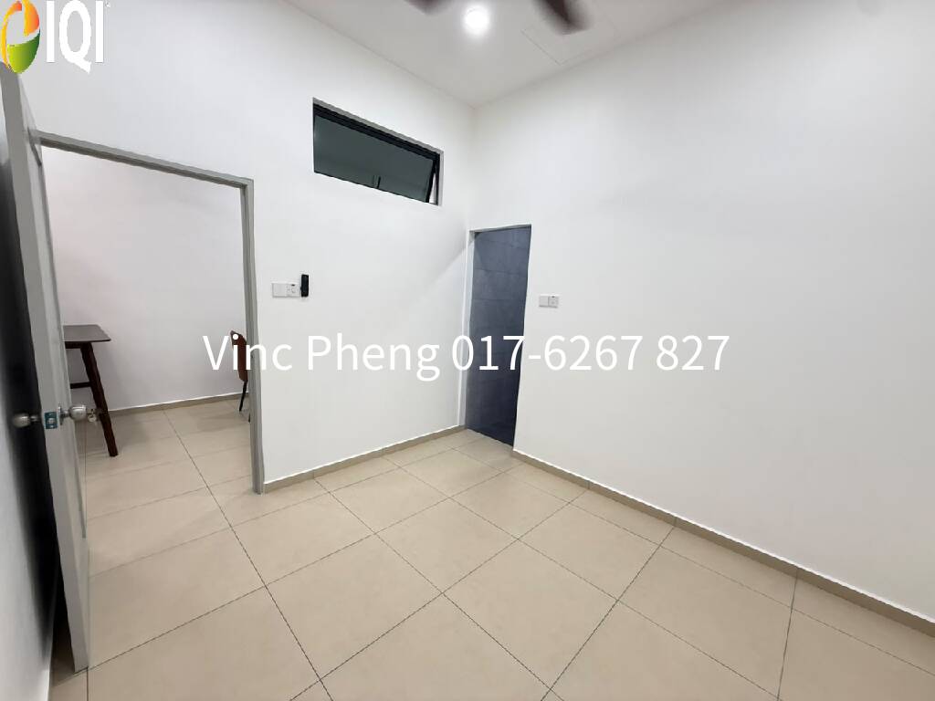 FREEHOLD FULLY RENOVATED & REBUILT Terrace @  Ujong Pasir   image