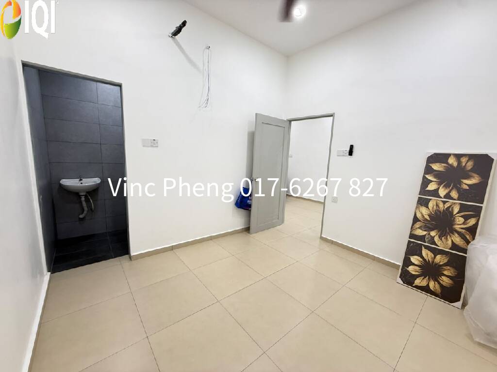 FREEHOLD FULLY RENOVATED & REBUILT Terrace @  Ujong Pasir   image