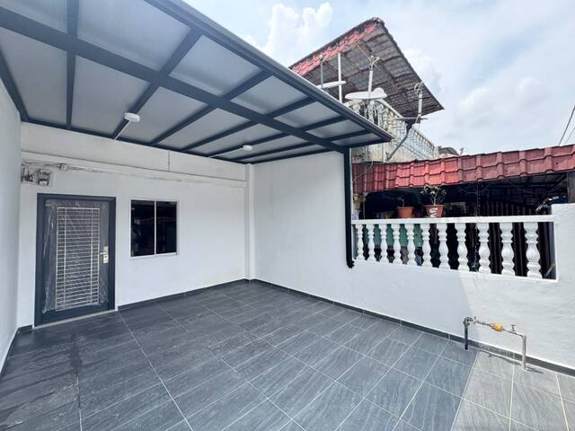 Taman Desa Jaya 2 Sty Low Cost,Jalan Danau,Johor Bahru,Renovated image