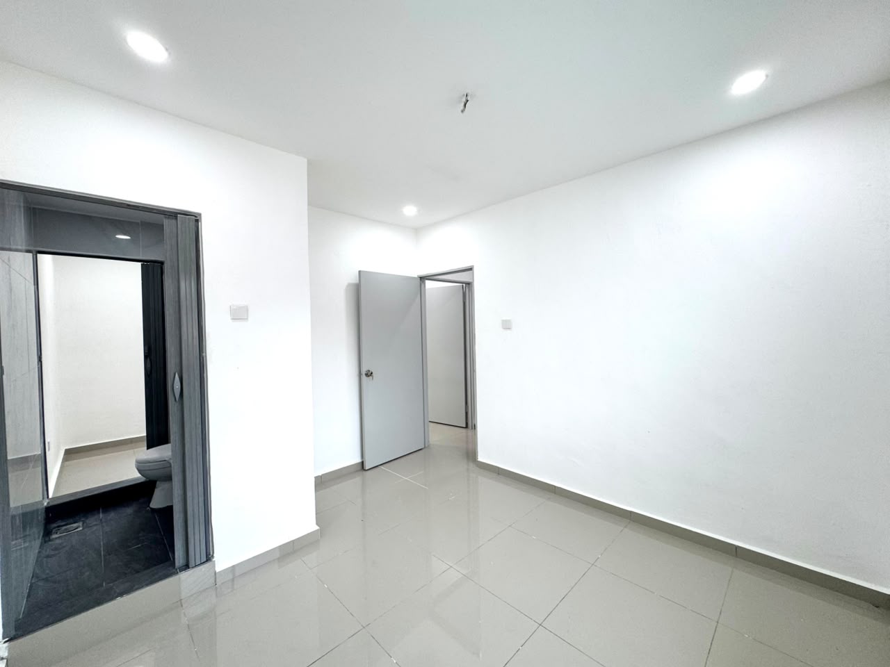 Taman Desa Jaya 2 Sty Low Cost,Jalan Danau,Johor Bahru,Renovated image