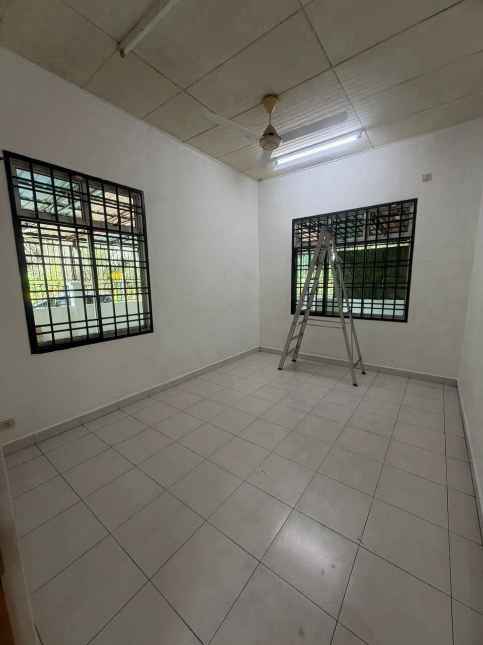 Taman Bestari Indah 1 Sty Terrace Corner Lot,Renovated,Unblock,Ulu Tiram image