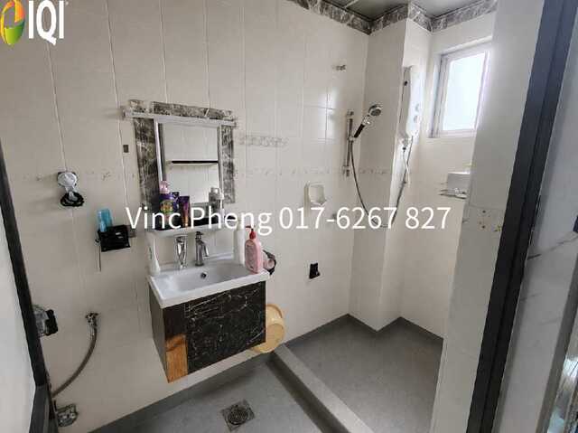 BELOW BANK VALUE! Corner Unit 4BR Condo @ Ujong Pasir   image