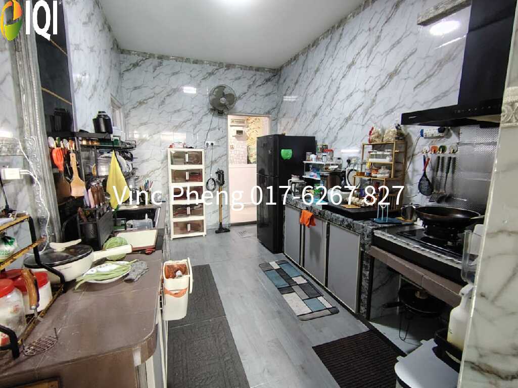 BELOW BANK VALUE! Corner Unit 4BR Condo @ Ujong Pasir   image