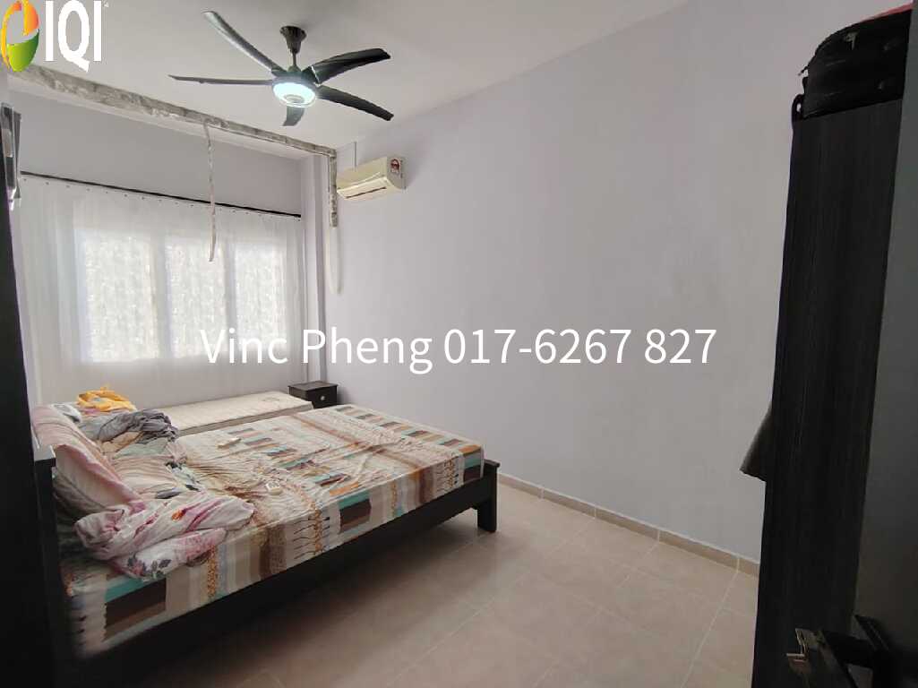 BELOW BANK VALUE! Corner Unit 4BR Condo @ Ujong Pasir   image