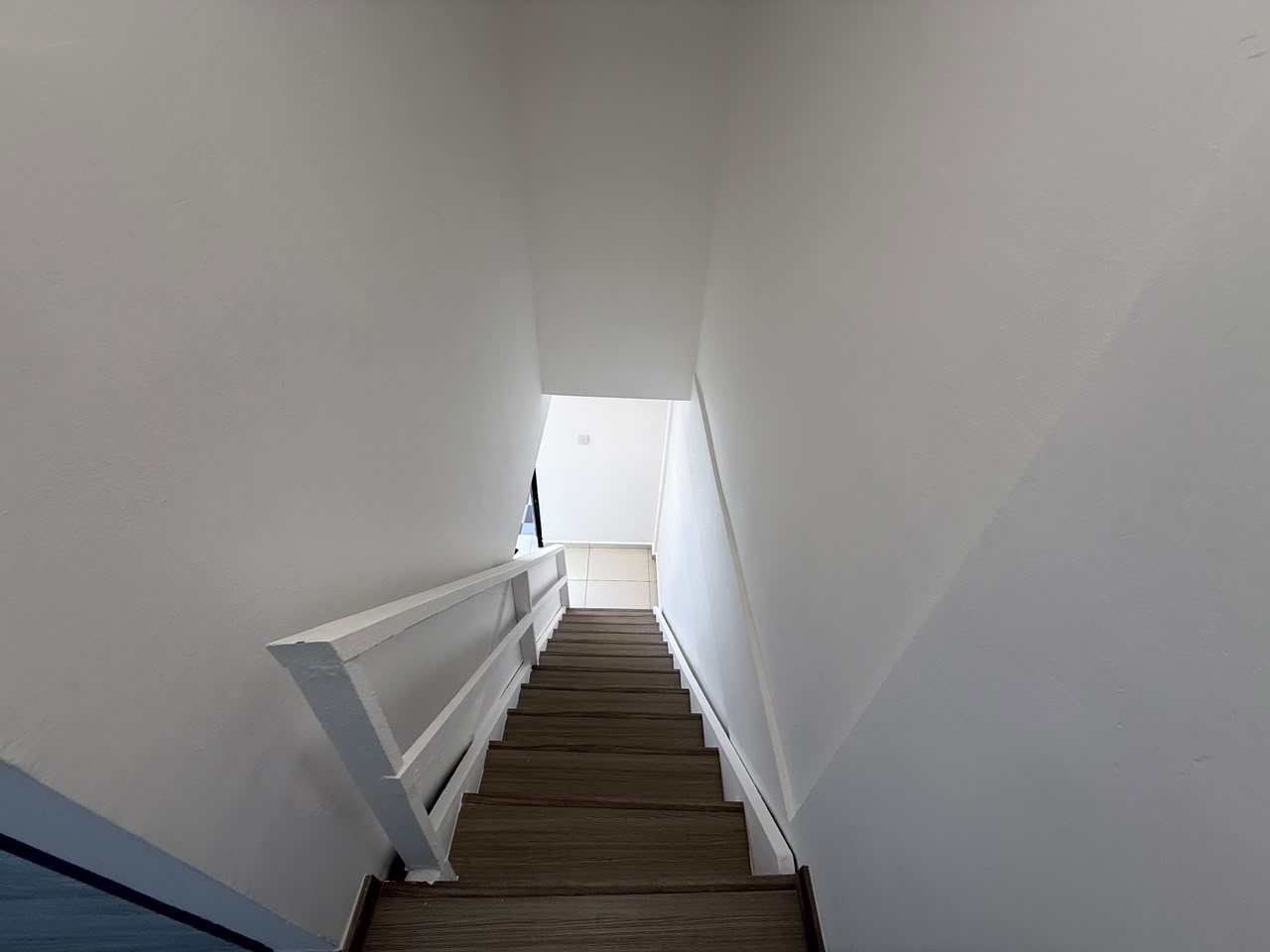 Taman Plentong Baru 2 Sty Low Cost Endlot,Jalan Kemboja,Masai,Renovated image