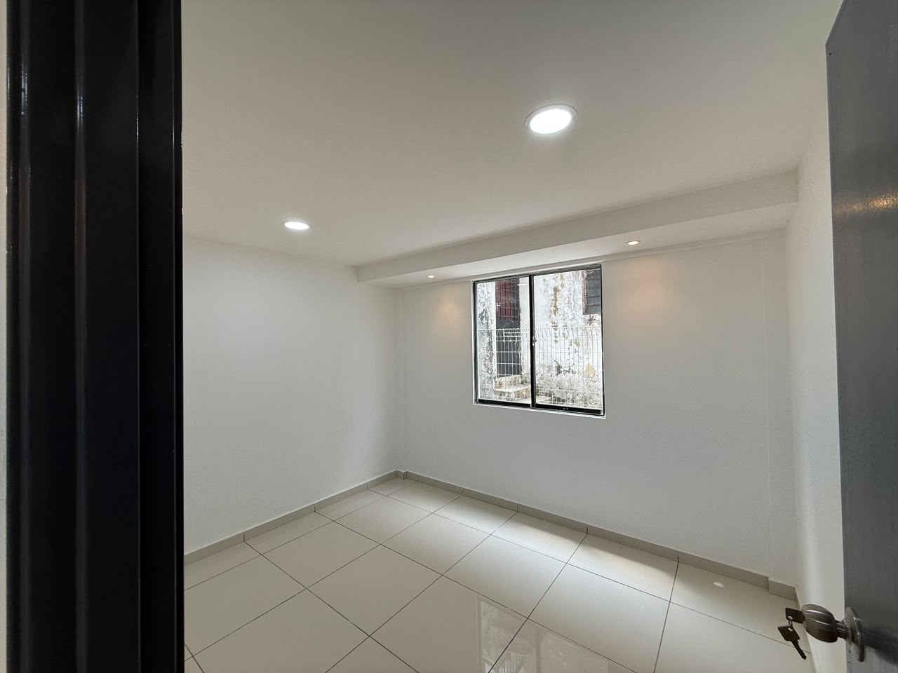 Taman Plentong Baru 2 Sty Low Cost Endlot,Jalan Kemboja,Masai,Renovated image