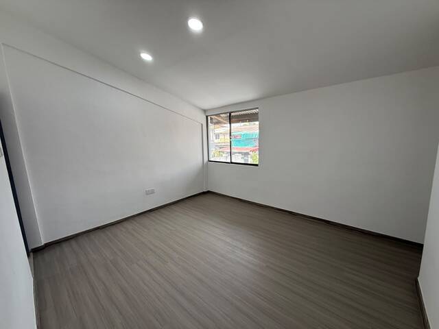 Taman Plentong Baru 2 Sty Low Cost Endlot,Jalan Kemboja,Masai,Renovated image