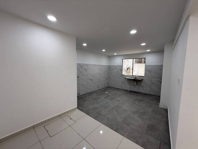 Taman Plentong Baru 2 Sty Low Cost Endlot,Jalan Kemboja,Masai,Renovated image