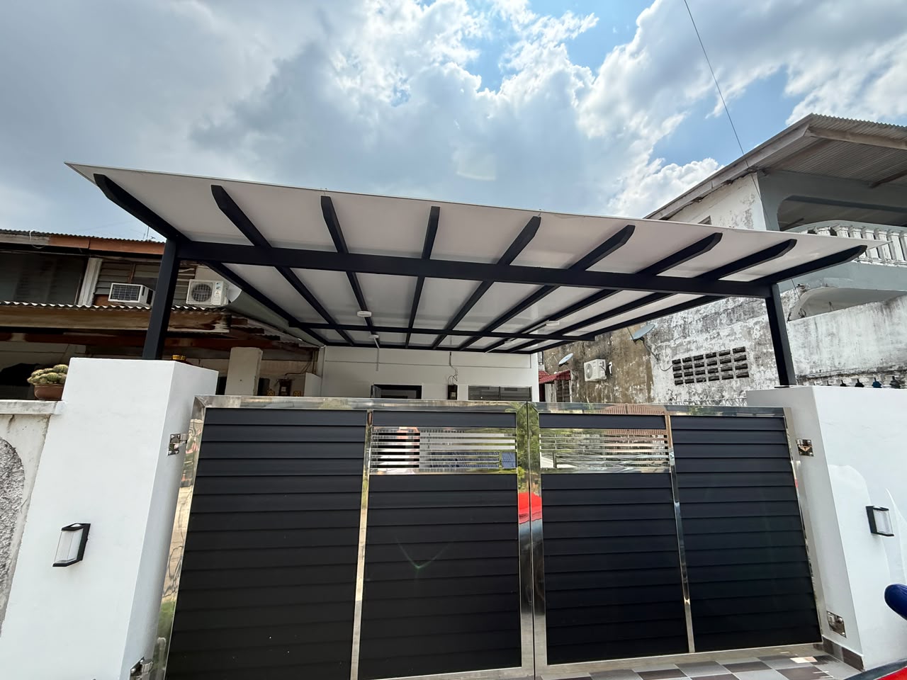 Taman Plentong Baru 2 Sty Low Cost Endlot,Jalan Kemboja,Masai,Renovated image