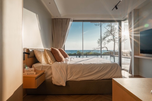 BEACHFRONT LIVING WITH EXCLUSIVE INVESTMENT POTENTIAL