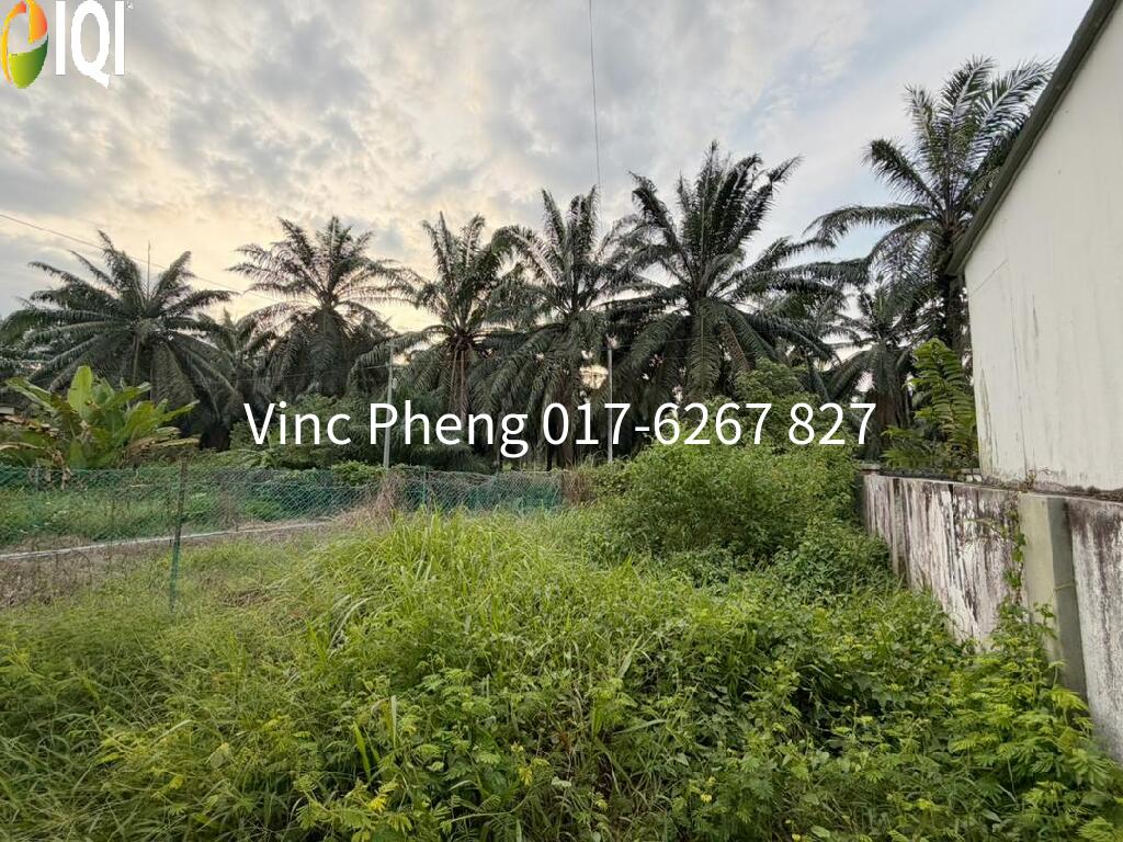 RM278K FREEHOLD! Huge Land Facing Padang @ Taman Rembia Utama image
