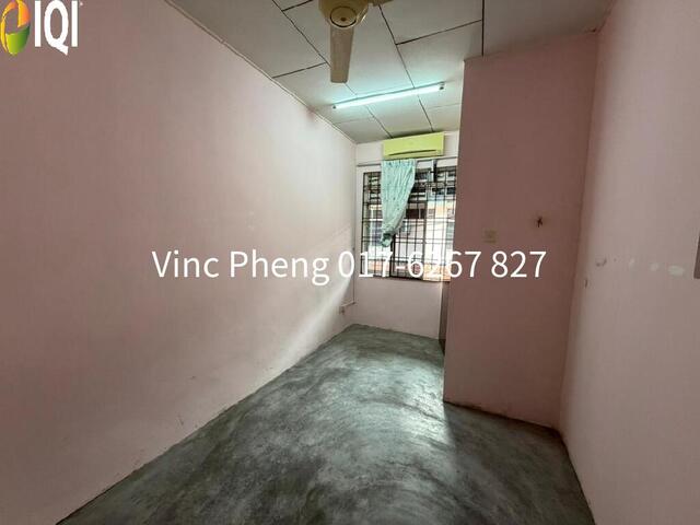 SPACIOUS Refurbished Double Storey Terrace @ Batu Berendam image