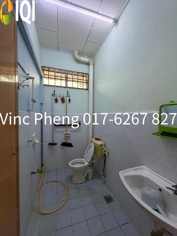 SPACIOUS Refurbished Double Storey Terrace @ Batu Berendam image