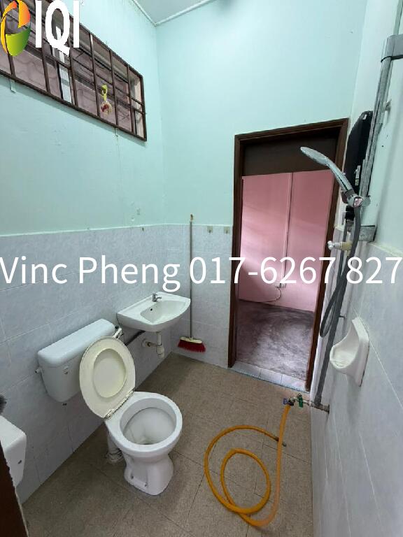 SPACIOUS Refurbished Double Storey Terrace @ Batu Berendam image