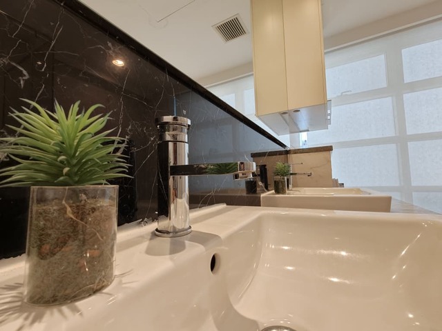 Face Platinum Suites image