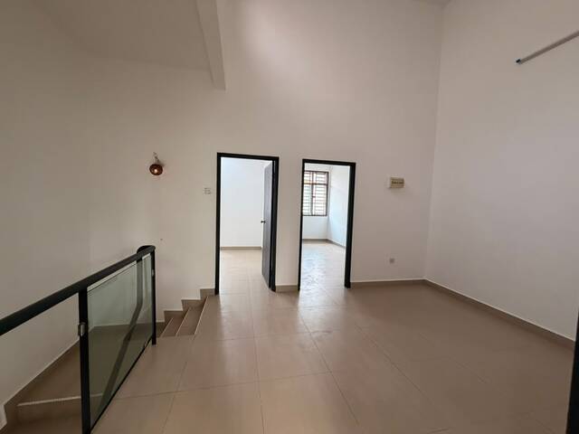 Bestari Indah 2 Sty Terrace,Puteri Wangsa,Ulu Tiram,Renovated,Full Loan image