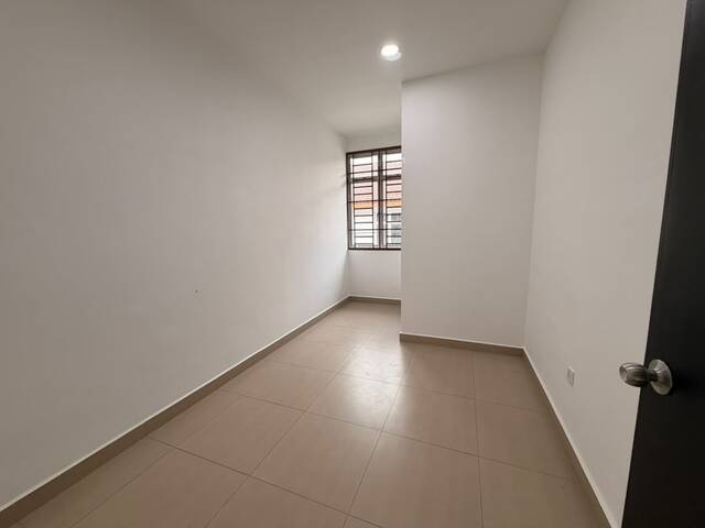 Bestari Indah 2 Sty Terrace,Puteri Wangsa,Ulu Tiram,Renovated,Full Loan image