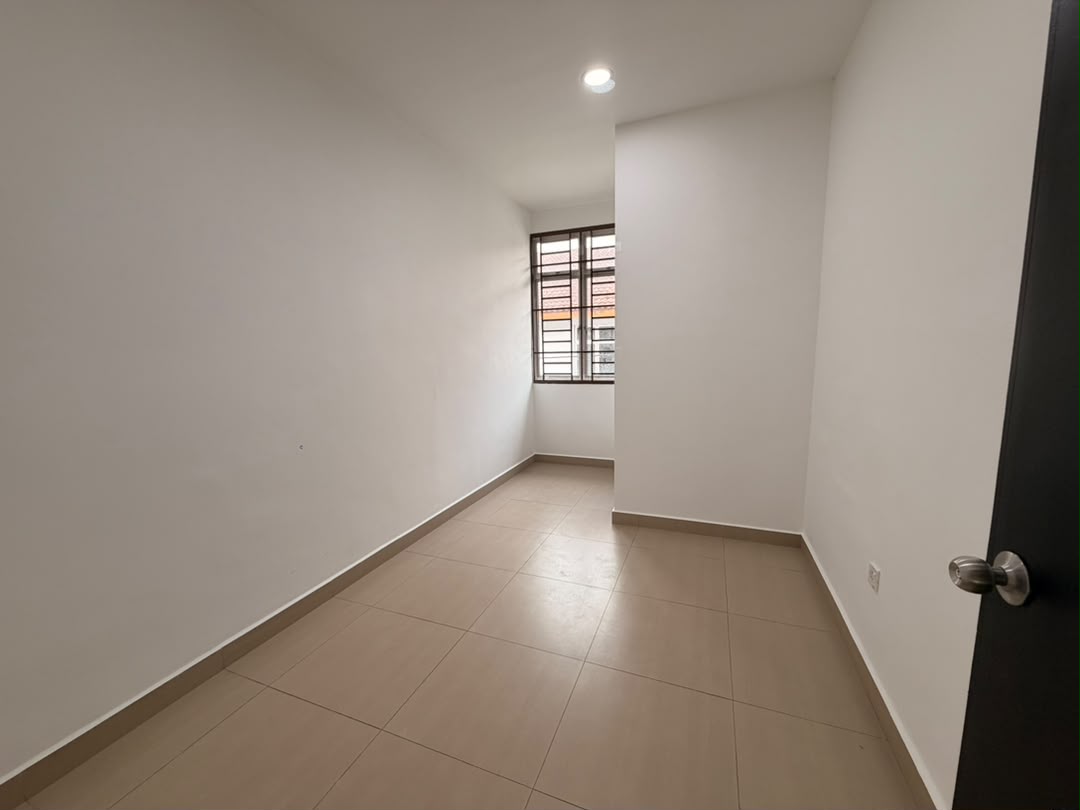 Bestari Indah 2 Sty Terrace,Puteri Wangsa,Ulu Tiram,Renovated,Full Loan image