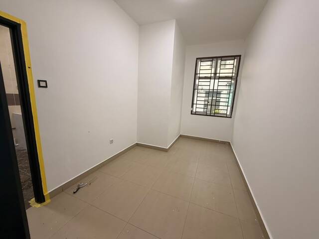 Bestari Indah 2 Sty Terrace,Puteri Wangsa,Ulu Tiram,Renovated,Full Loan image