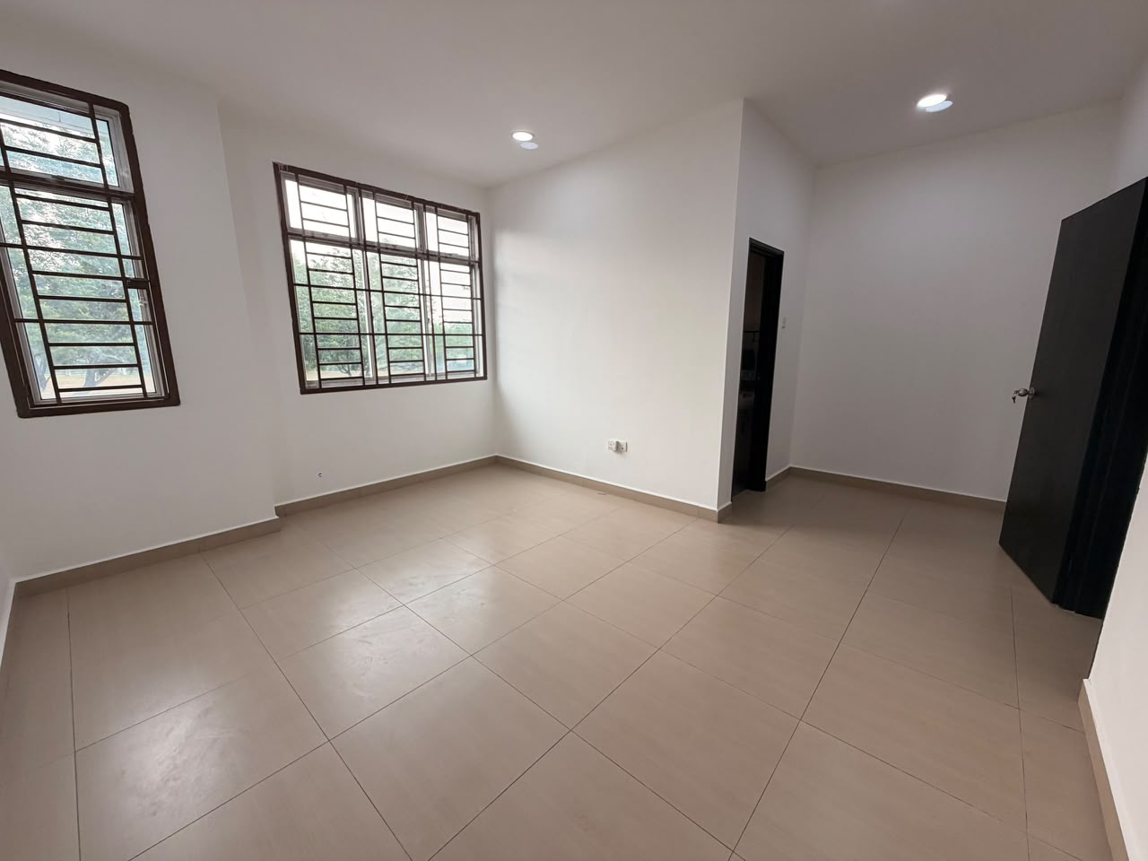 Bestari Indah 2 Sty Terrace,Puteri Wangsa,Ulu Tiram,Renovated,Full Loan image