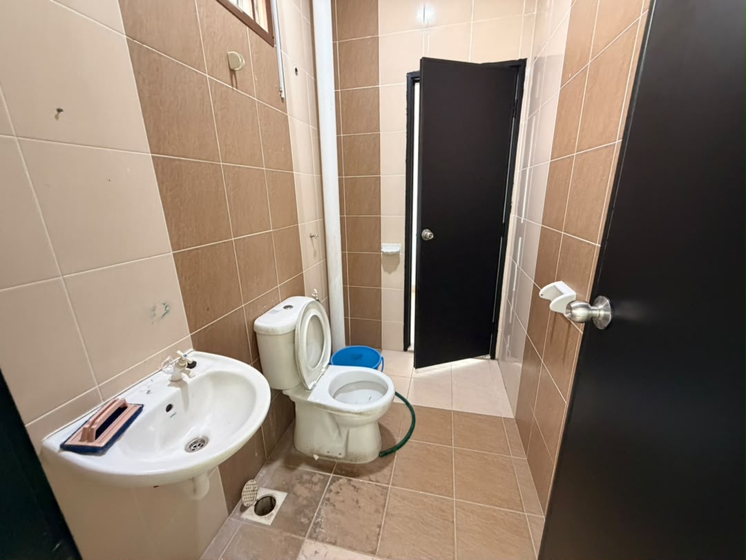 Bestari Indah 2 Sty Terrace,Puteri Wangsa,Ulu Tiram,Renovated,Full Loan image