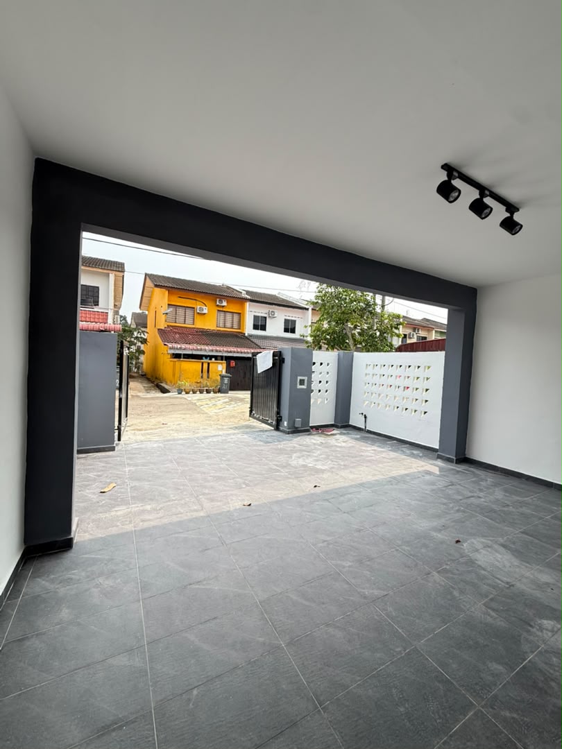 Taman Bukit Tiram 2 Sty Endlot,Jalan Ledang,Ulu Tiram,Renovated,Full Loan image