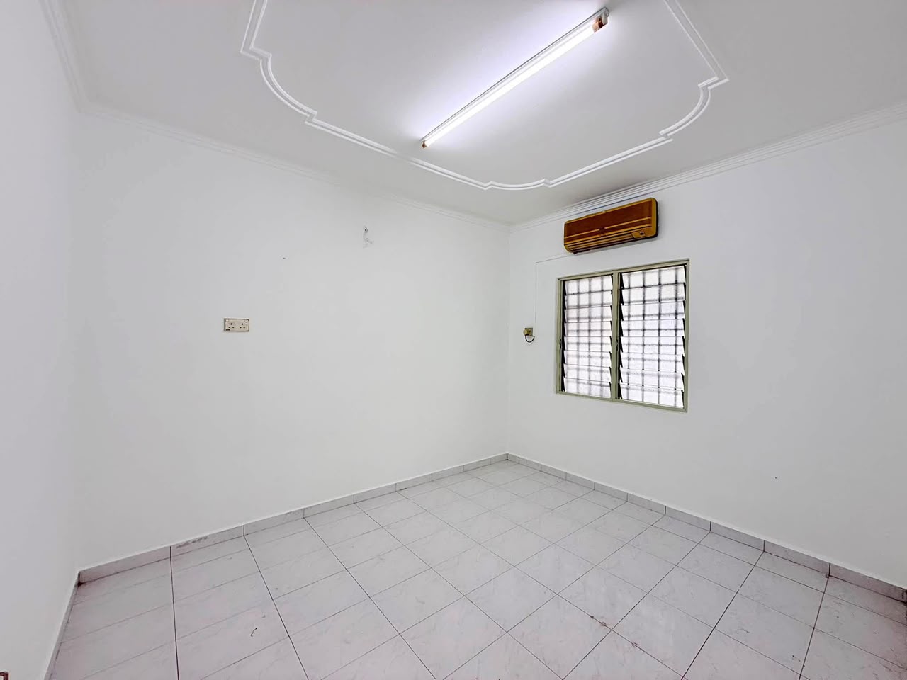 Taman Aman 2 Sty Low Cost,Jalan Bunga Dahlia,Senai,Renovated,Kulai image