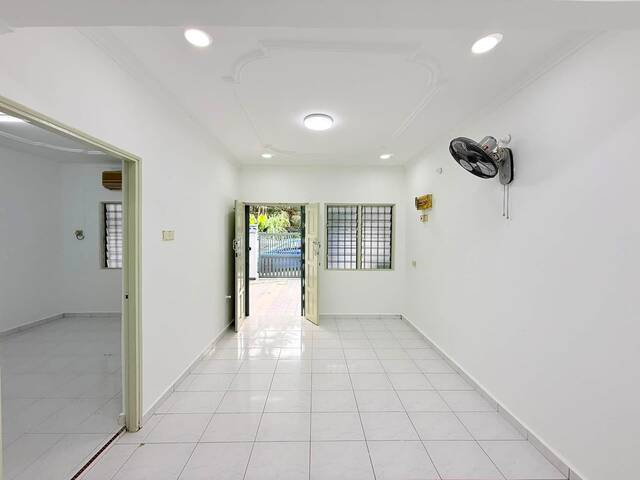 Taman Aman 2 Sty Low Cost,Jalan Bunga Dahlia,Senai,Renovated,Kulai image