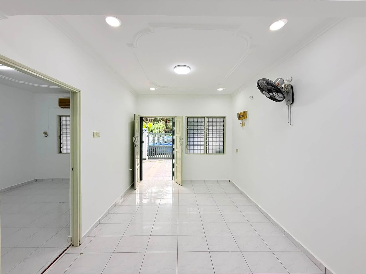 Taman Aman 2 Sty Low Cost,Jalan Bunga Dahlia,Senai,Renovated,Kulai image