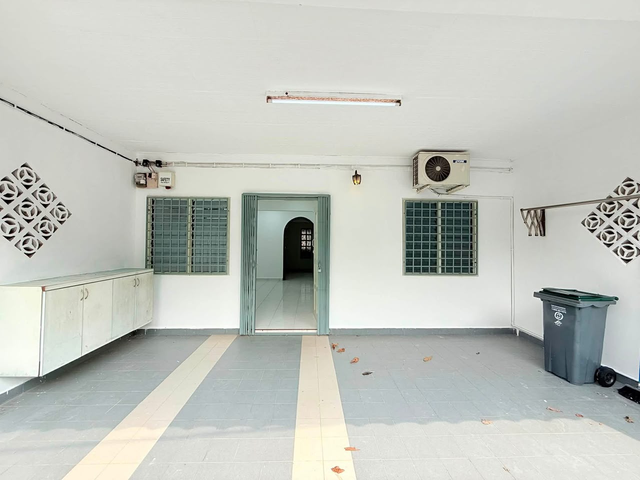 Taman Aman 2 Sty Low Cost,Jalan Bunga Dahlia,Senai,Renovated,Kulai image