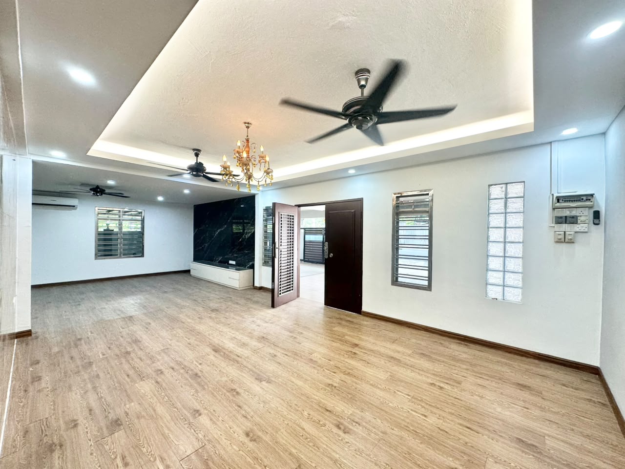 Taman Bukit Kempas 2 Sty Corner Lot,Johor Bahru,Renovated,Extend image
