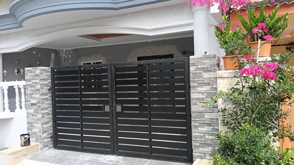 Taman Bukit Mewah 2 Sty Corner Lot,Medium Cost,Johor Bahru,Renovated image
