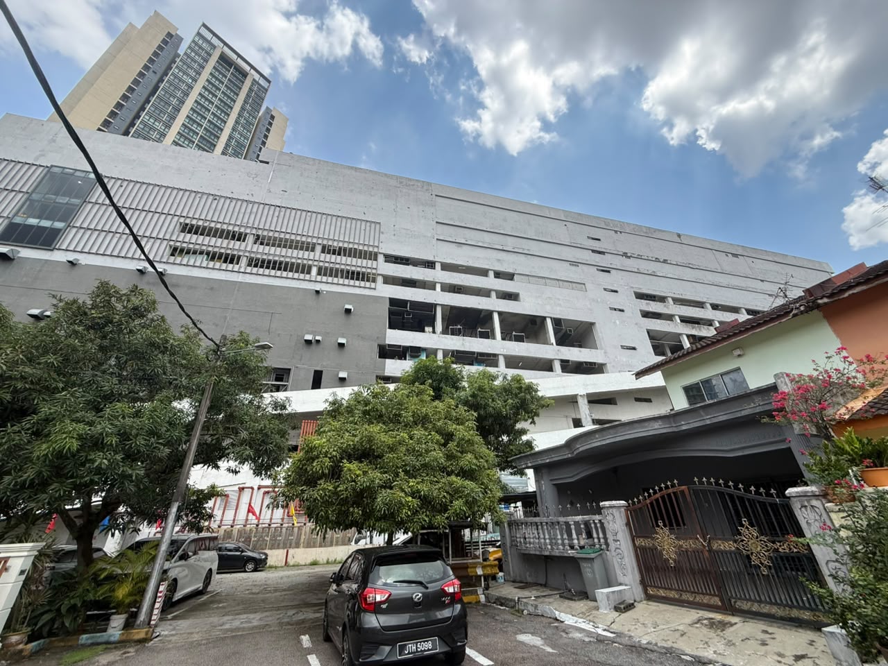 Taman Bukit Mewah 2 Sty Corner Lot,Medium Cost,Johor Bahru,Renovated image